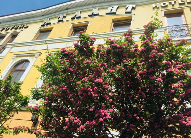 Atlant Hotel Uschhorod Exterior foto