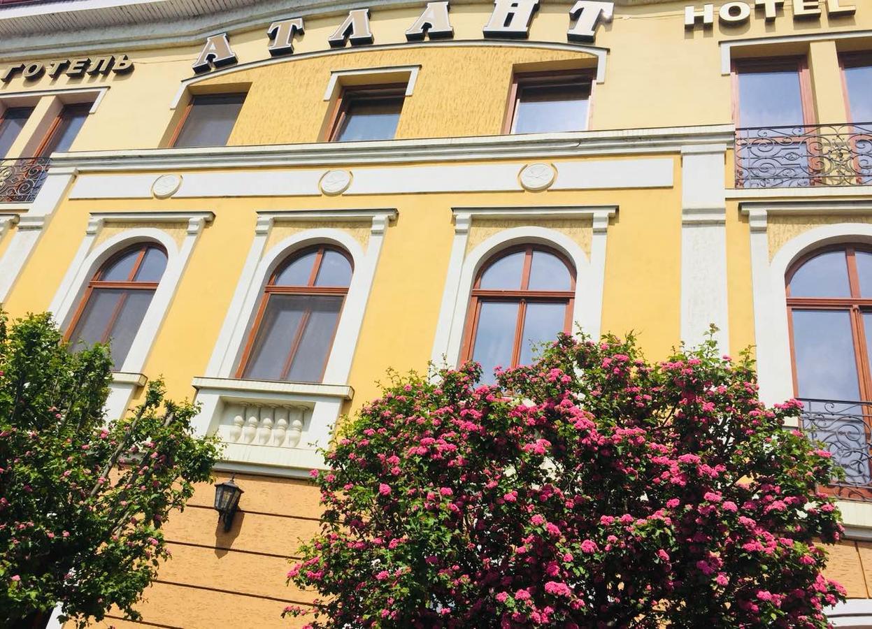 Atlant Hotel Uschhorod Exterior foto