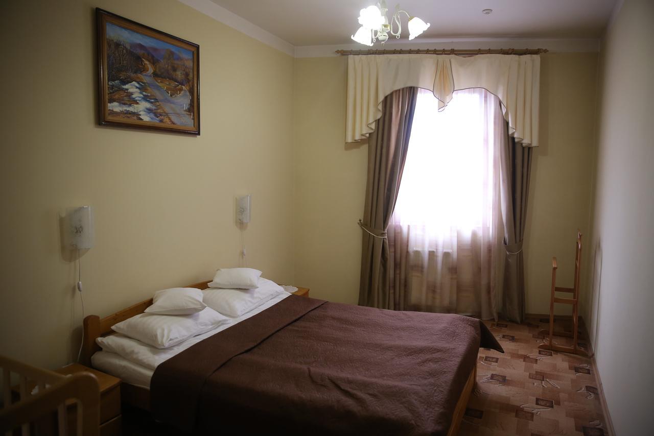 Atlant Hotel Uschhorod Exterior foto