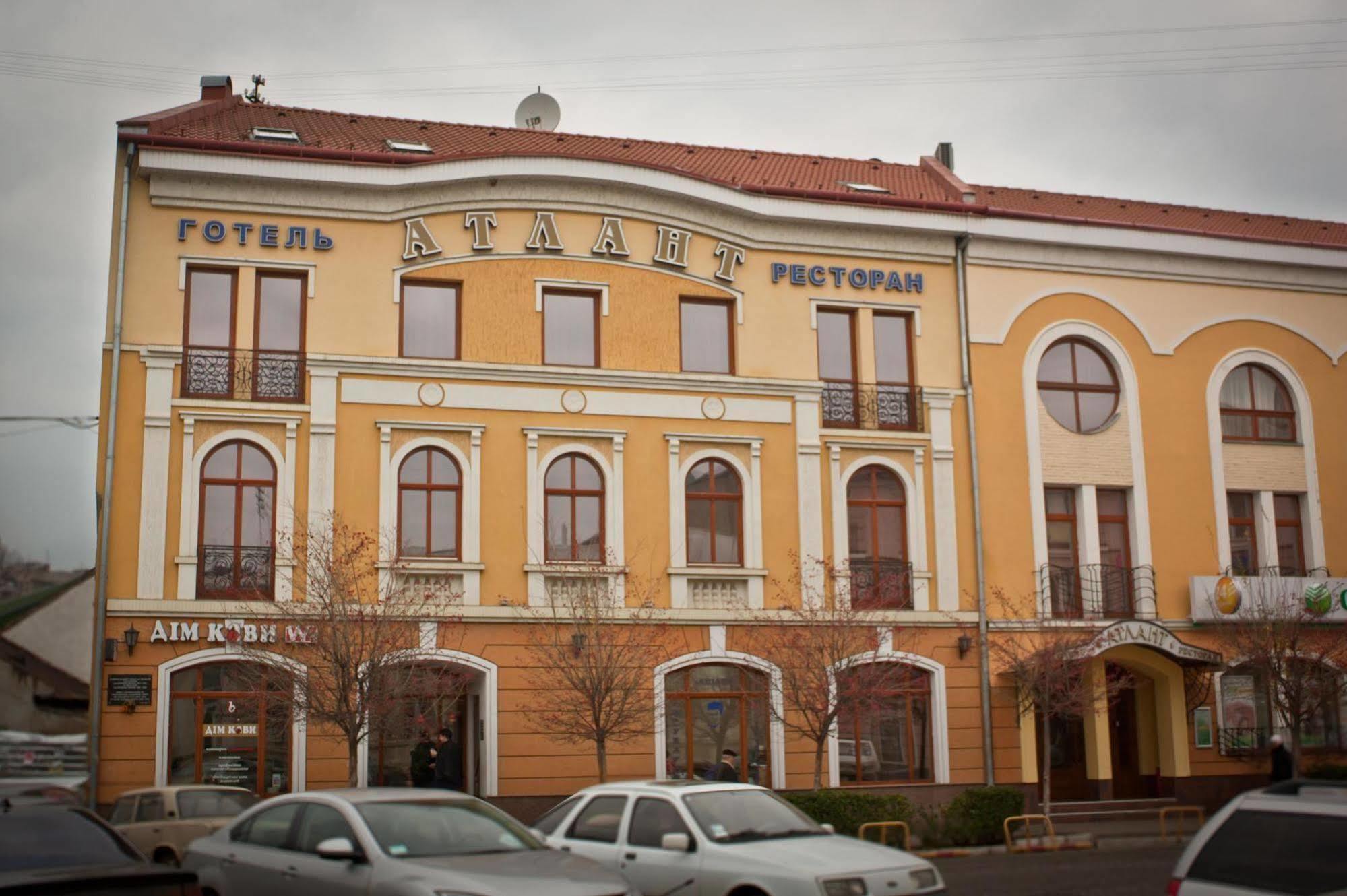 Atlant Hotel Uschhorod Exterior foto